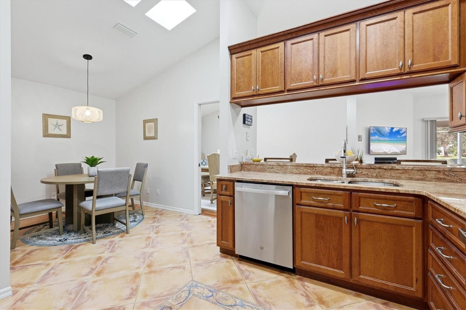 Kitchen with eat in kitchen area - 4620 DEER TRAIL BLVD, SARASOTA
