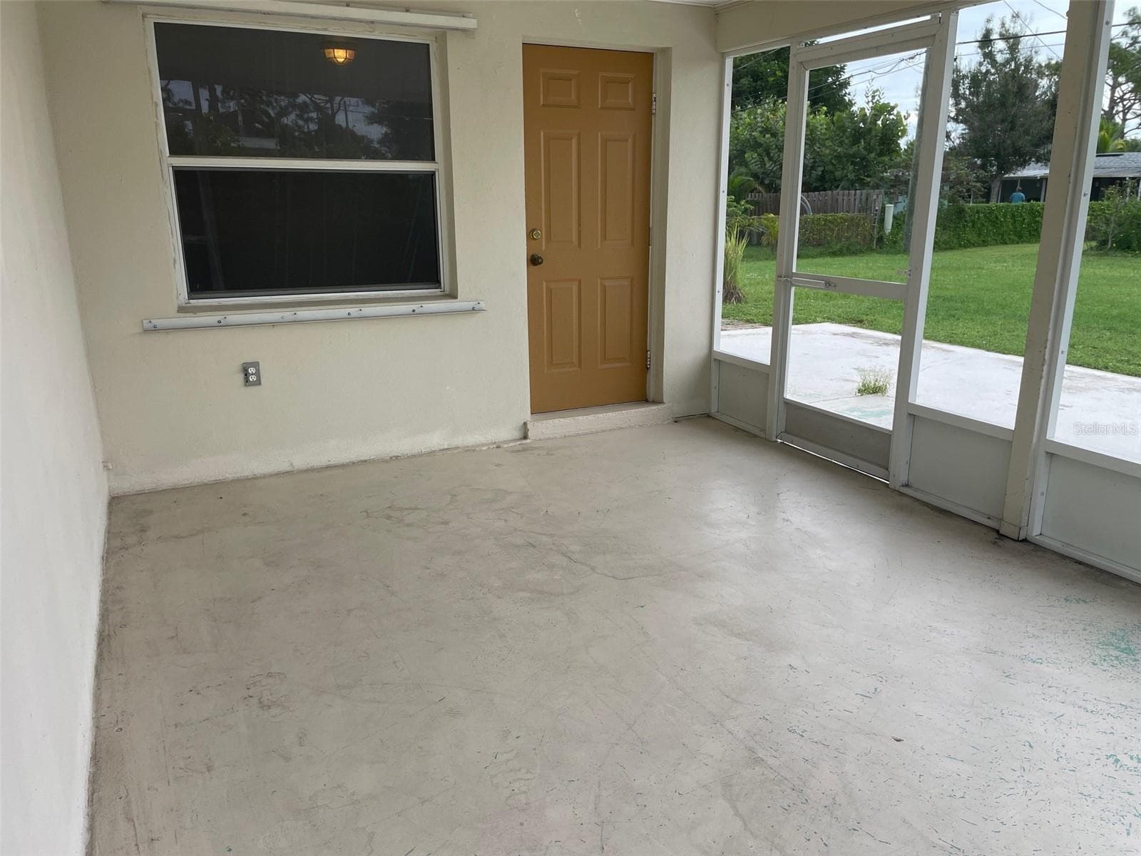Lanai - 517 SKYLARK LN NW, PORT CHARLOTTE