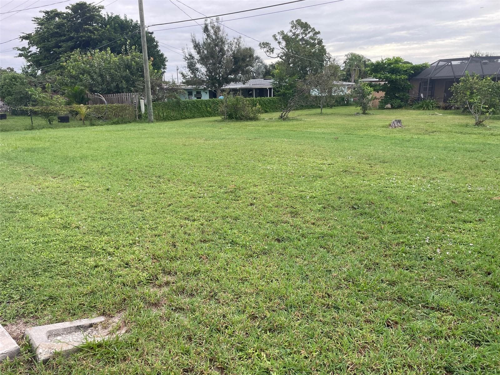 Large back yard - 517 SKYLARK LN NW, PORT CHARLOTTE