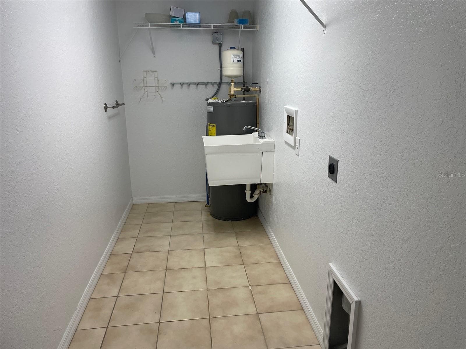 laundry room off garage in a airconditioned room - 517 SKYLARK LN NW, PORT CHARLOTTE