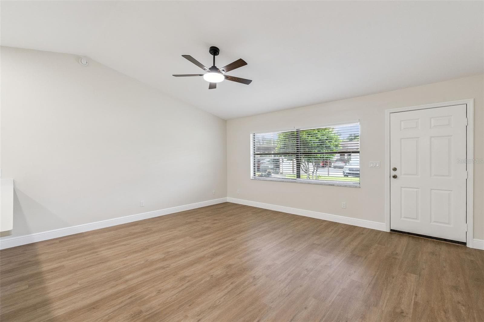 Single Family Residence at 12441 ORANGEWOOD CIR, TAVARES, photo 4 of 47
