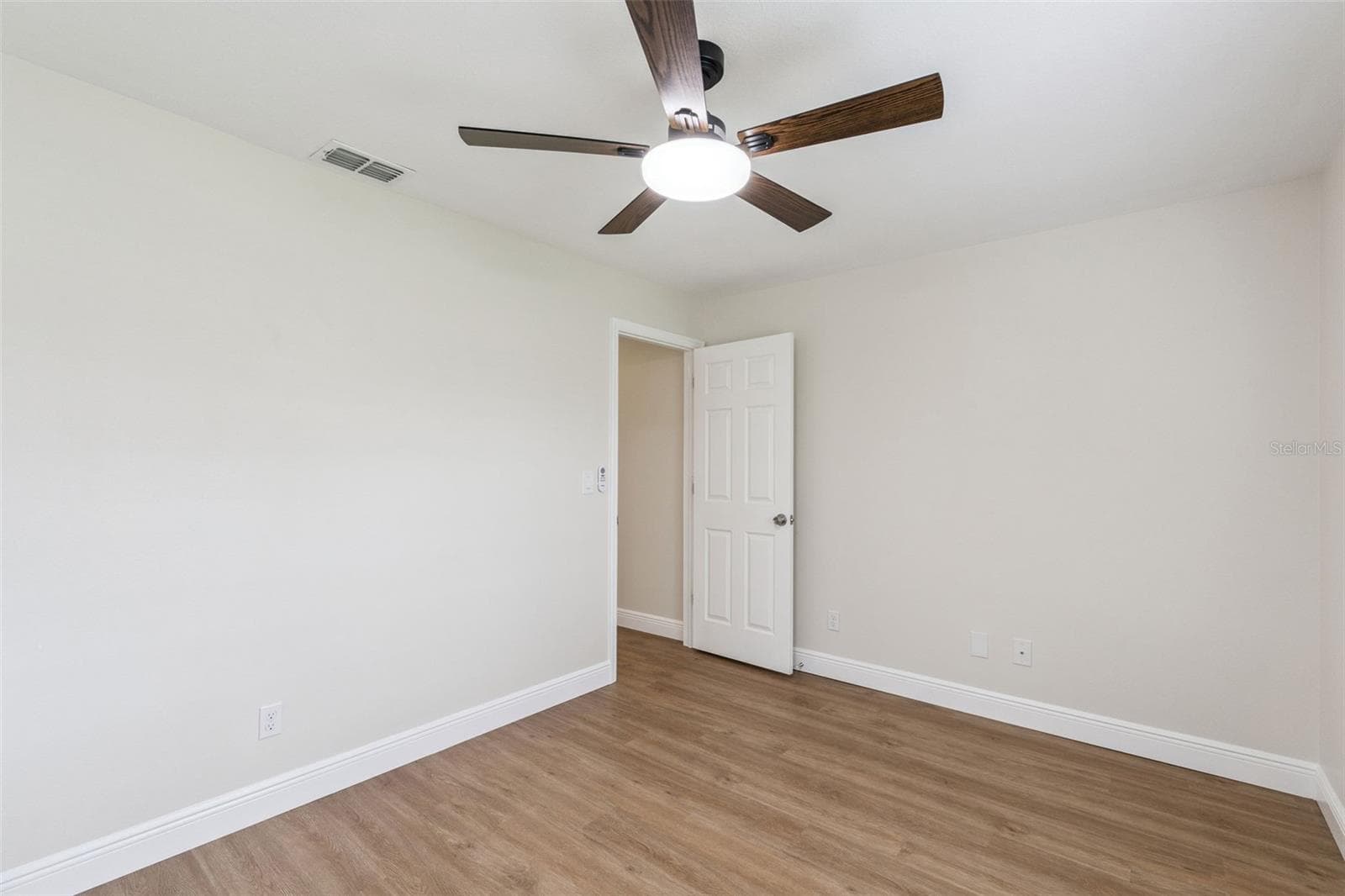 Single Family Residence at 12441 ORANGEWOOD CIR, TAVARES, photo 19 of 47
