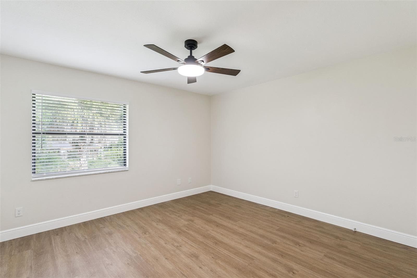 Single Family Residence at 12441 ORANGEWOOD CIR, TAVARES, photo 27 of 47