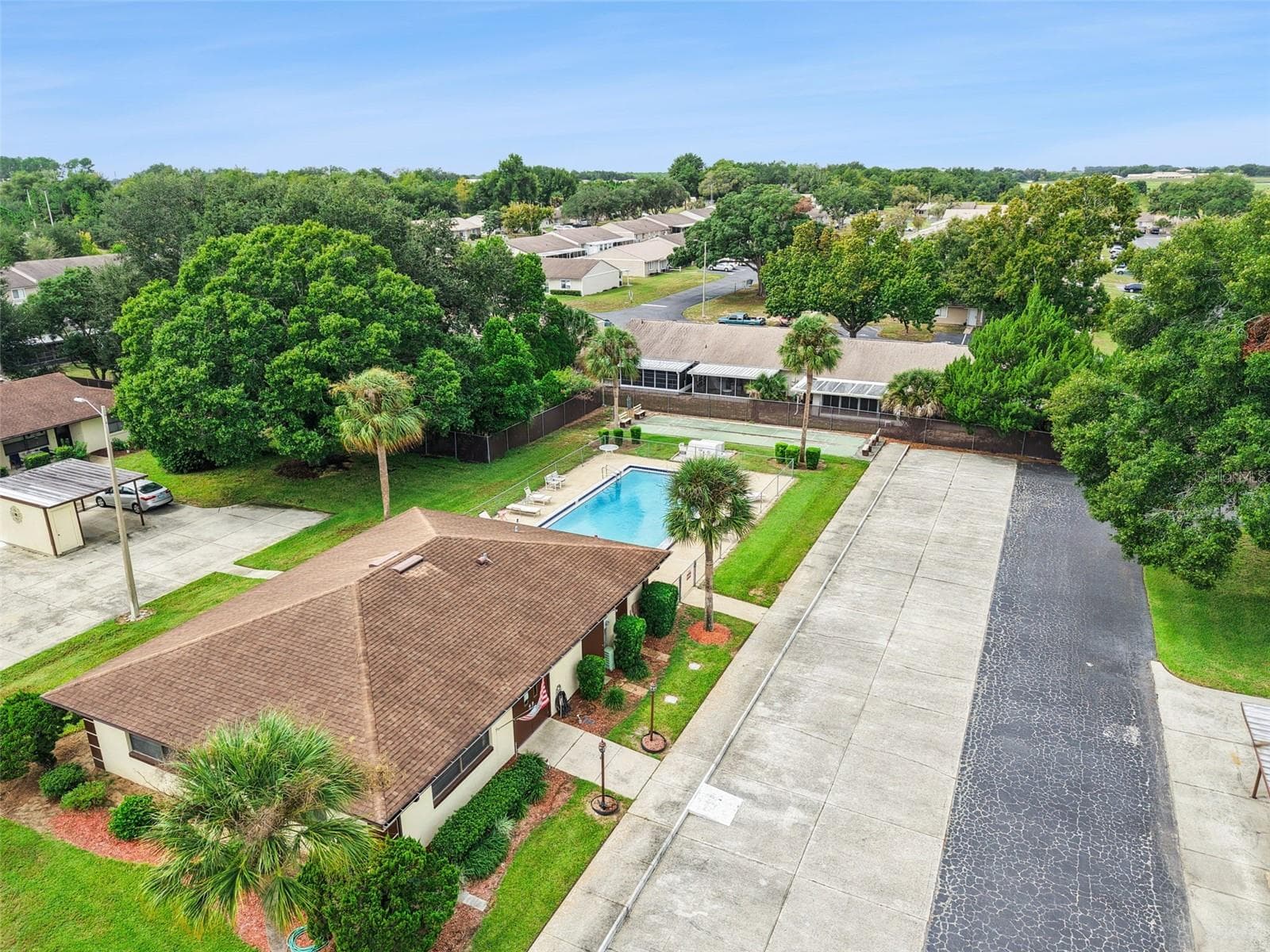 Single Family Residence at 12441 ORANGEWOOD CIR, TAVARES, photo 43 of 47