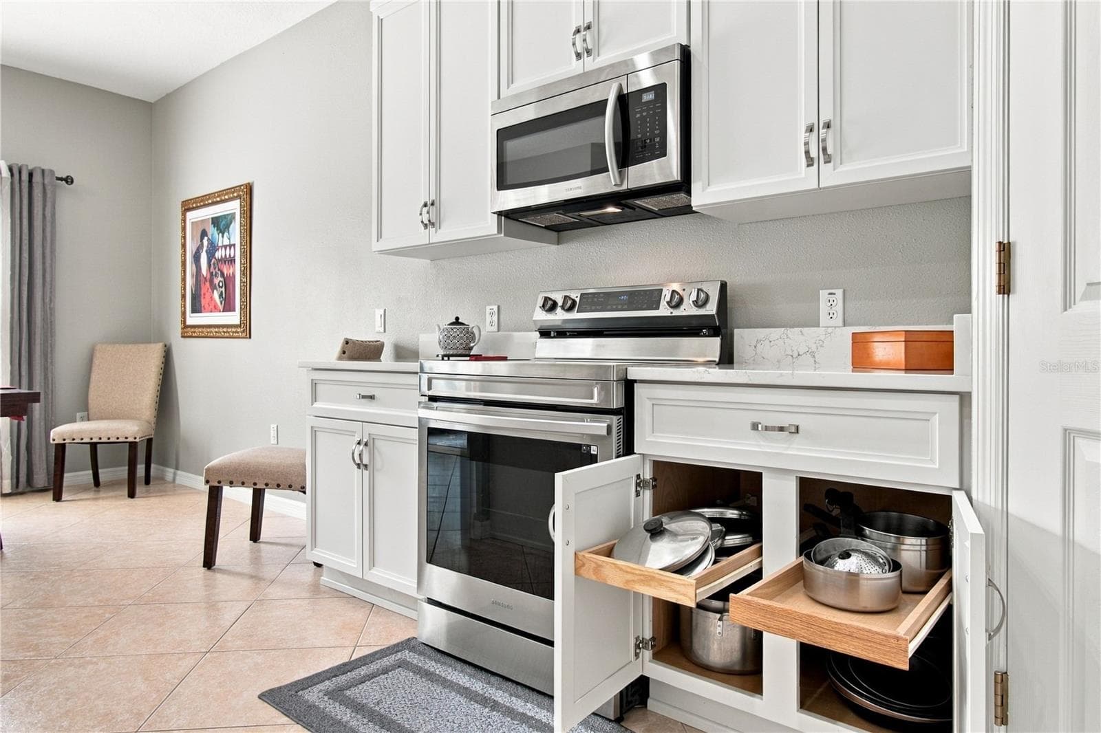 LOWER PULL-OUT SHELVES - 124 VENTANA DR, POINCIANA