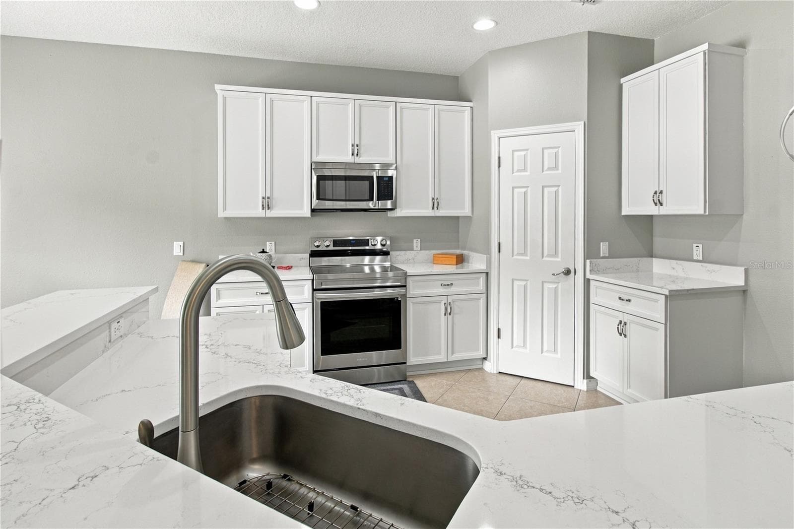 STAINLESS STEEL SINK - 124 VENTANA DR, POINCIANA