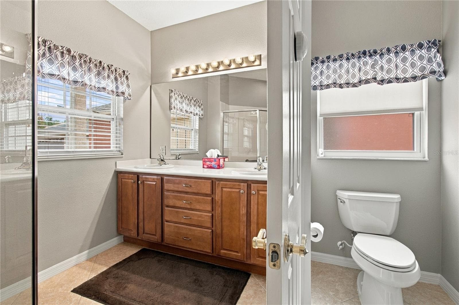 PRIVATE WATER CLOSET - 124 VENTANA DR, POINCIANA