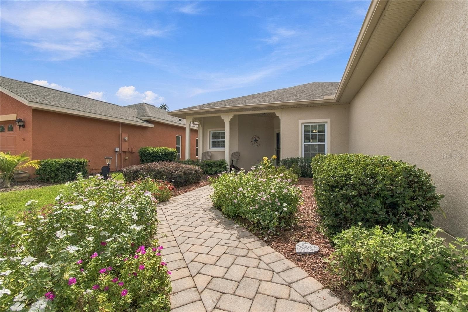 BEAUTIFUL CURB APPEAL - 124 VENTANA DR, POINCIANA