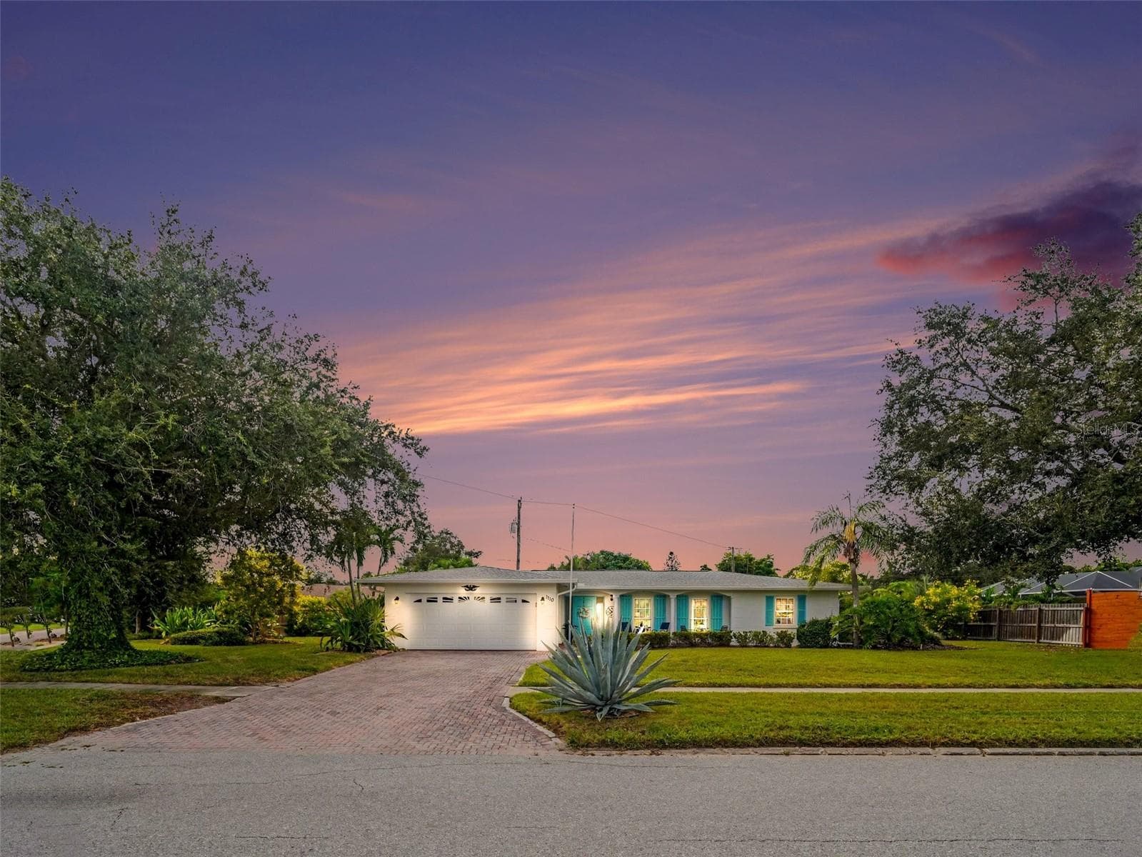 1110 DE NARVAEZ AVE