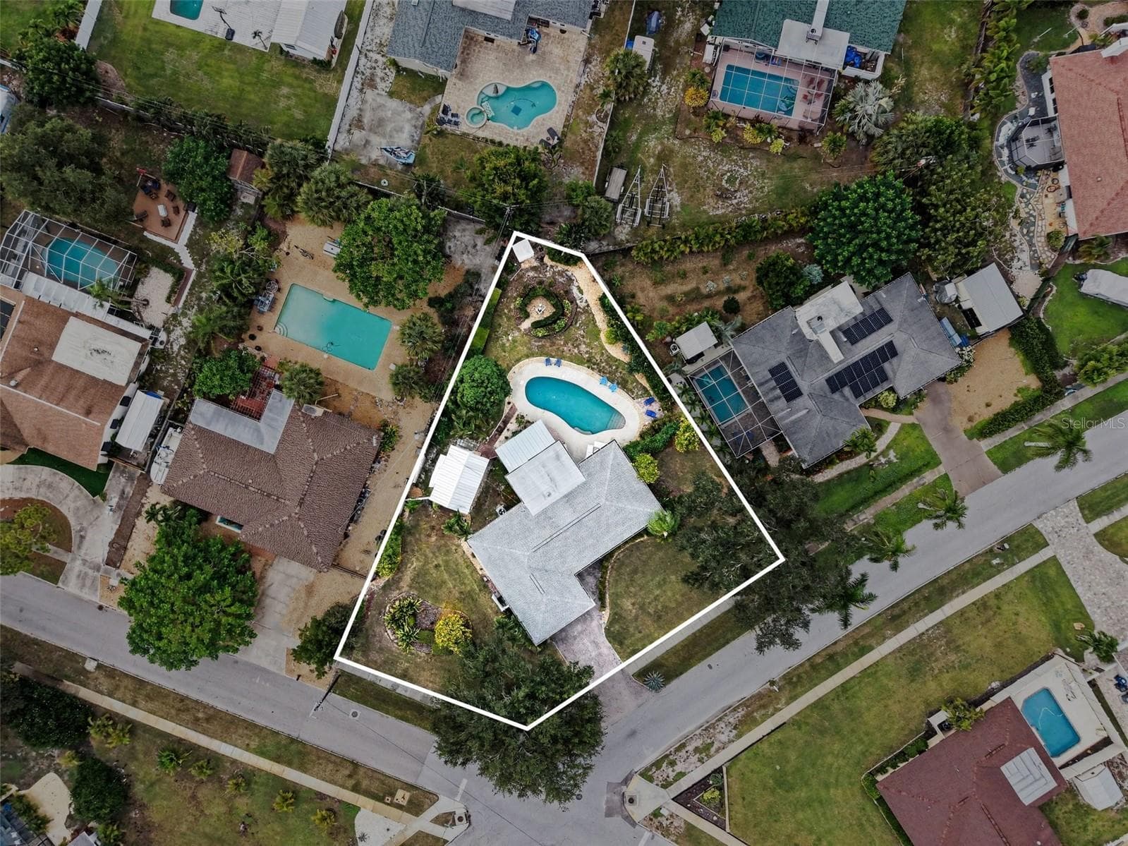 1/3 ACRE CORNER SITE WITH SIDE PARKING FOR RV OR BOAT.  LARGE WORKSHOP AND REAR SHED.  MATURE OAK AND THE SWEETEST MANGO TREE, JASMINE AND PRIVACY FENCE - 1110 DE NARVAEZ AVE, BRADENTON