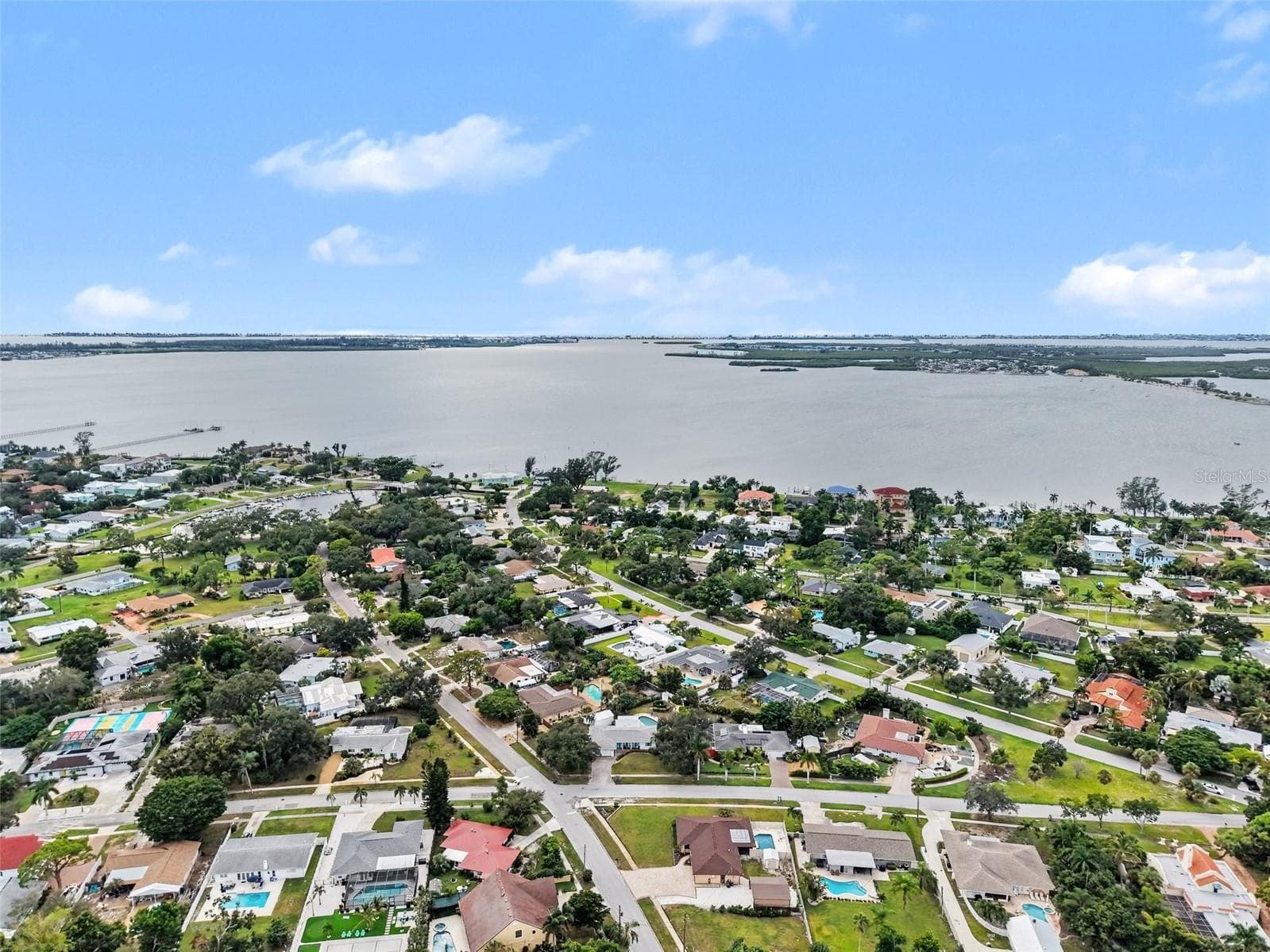 BOAT BASIN ON THE BAY AT THE END OF THE BLOCK.  BAY LIVING WITHOUT THE FLOOD ZONE, TAXES AND TRAFFIC - 1110 DE NARVAEZ AVE, BRADENTON