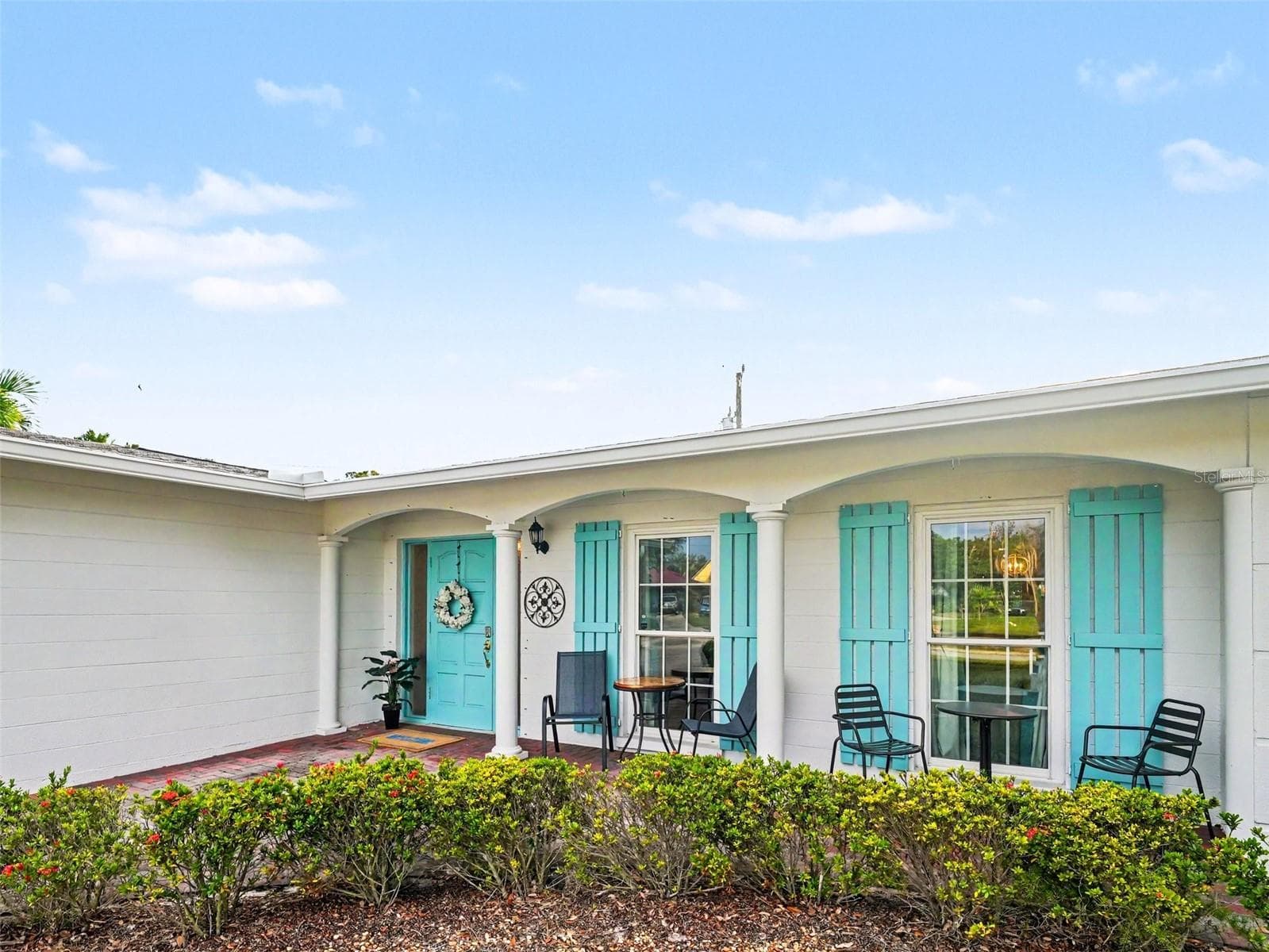 COVERED FRONT PORCH. HAVE COFFEE AND WATCH THE SUNRISE - 1110 DE NARVAEZ AVE, BRADENTON