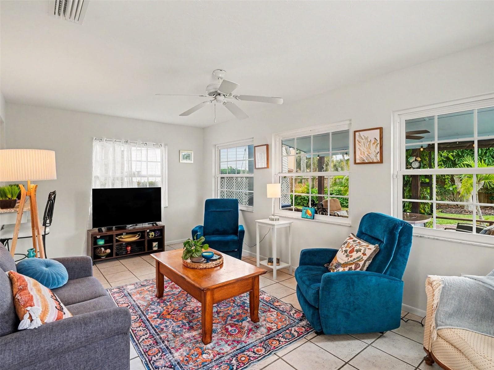 FLORIDA ROOM.  RELAX AFTER THE POOL OR BEACH - 1110 DE NARVAEZ AVE, BRADENTON