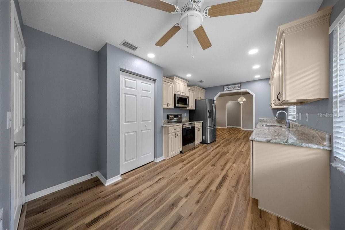 Single Family Residence at 10837 SE 45TH AVE, BELLEVIEW, photo 13 of 40