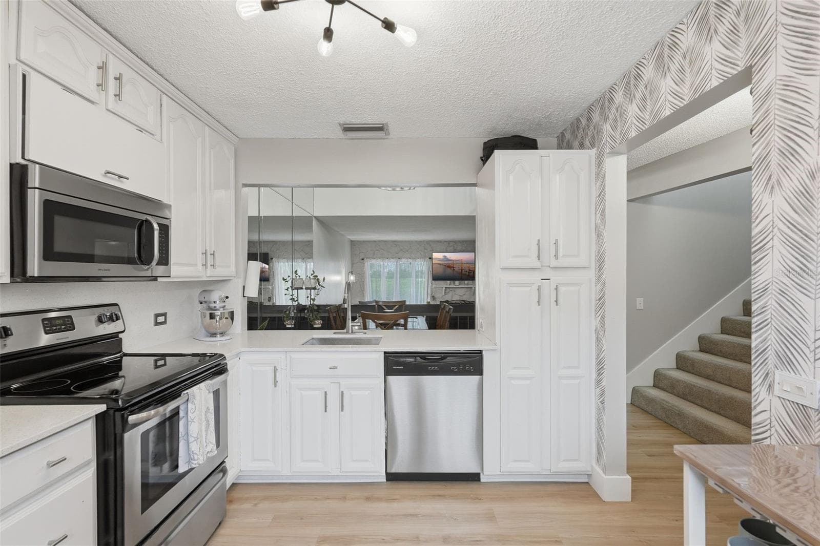 Townhouse at 6140 SUN BLVD #7, ST PETERSBURG, photo 6 of 40