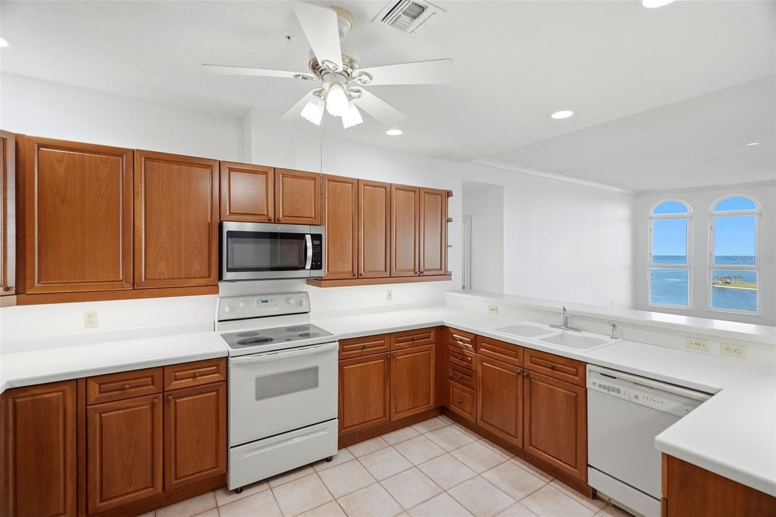 Condominium at 288 BEACH DR NE #10B, ST PETERSBURG, photo 10 of 65