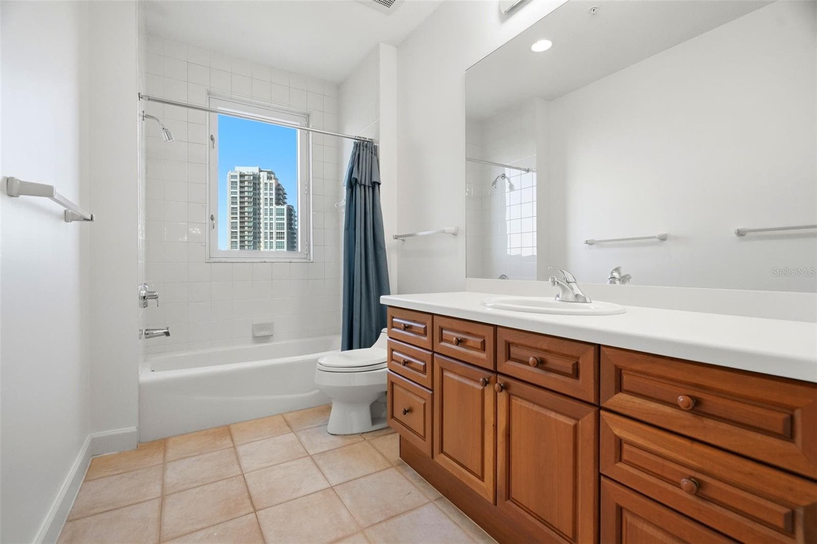 Secondary Bath - 288 BEACH DR NE #10B, ST PETERSBURG
