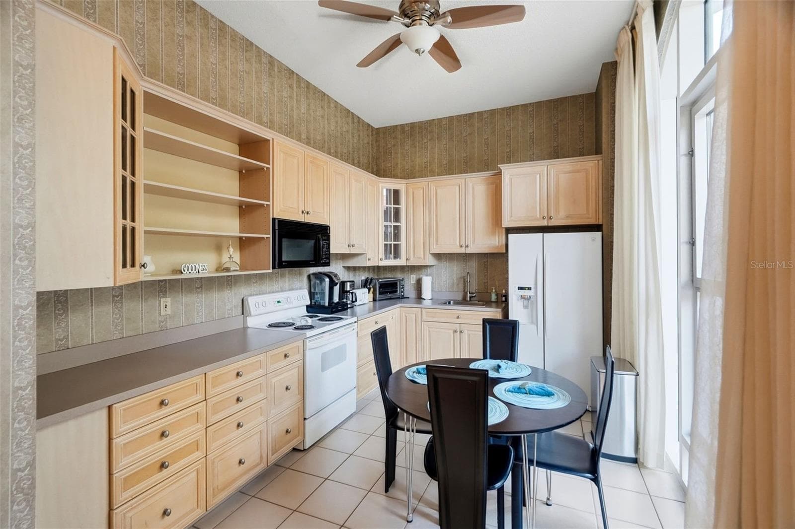 Apartment kitchen available to rent nightly for overnight guests - 288 BEACH DR NE #10B, ST PETERSBURG
