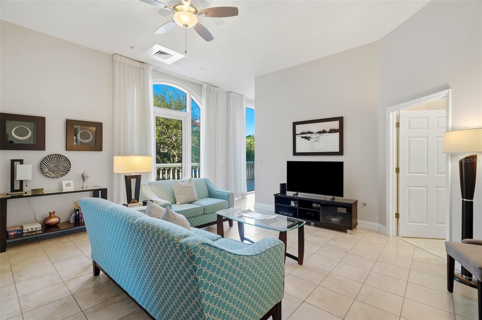 Two bedroom apartment available to rent for overnight guests. - 288 BEACH DR NE #10B, ST PETERSBURG