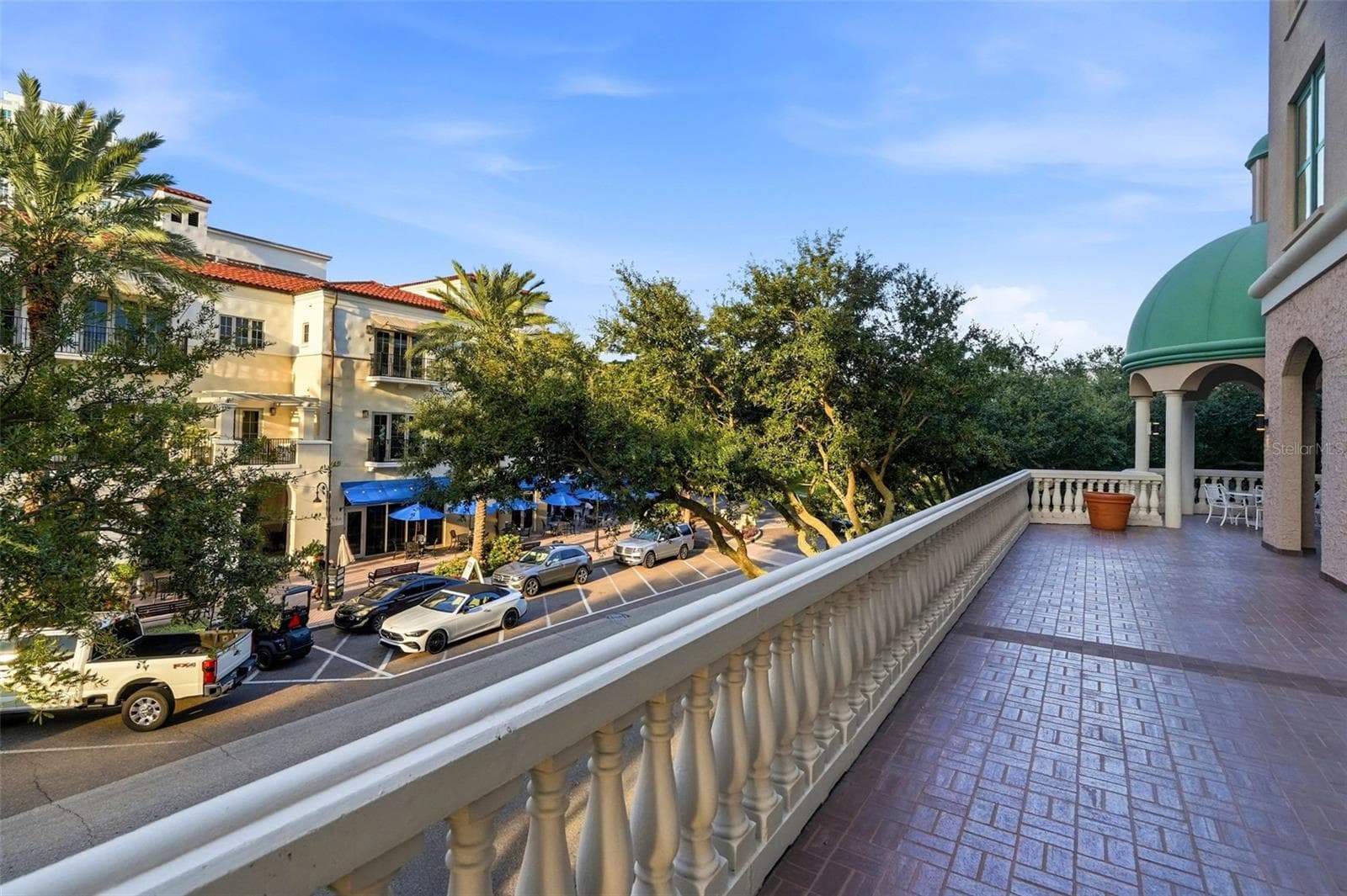 Balcony of two bedroom apartment available to rent for overnight guests - 288 BEACH DR NE #10B, ST PETERSBURG