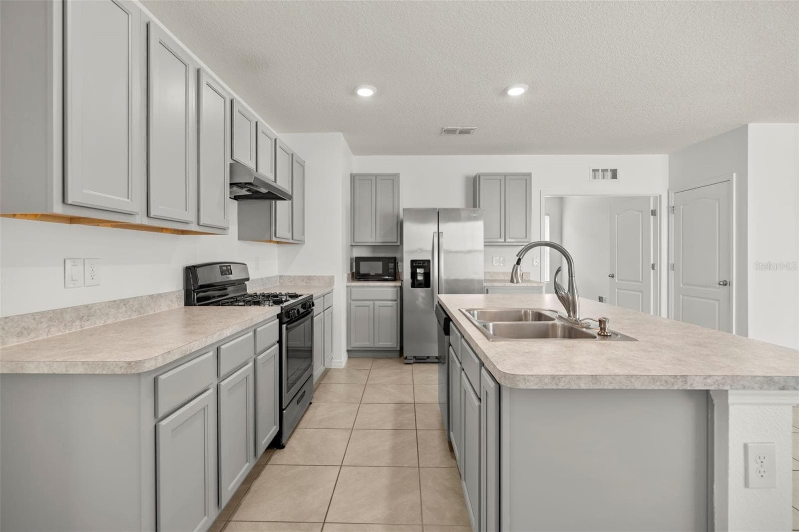 Spacious kitchen featuring stainless steel appliances, generous cabinetry, and ample counter space. - 3658 CASPIAN ST, LEESBURG