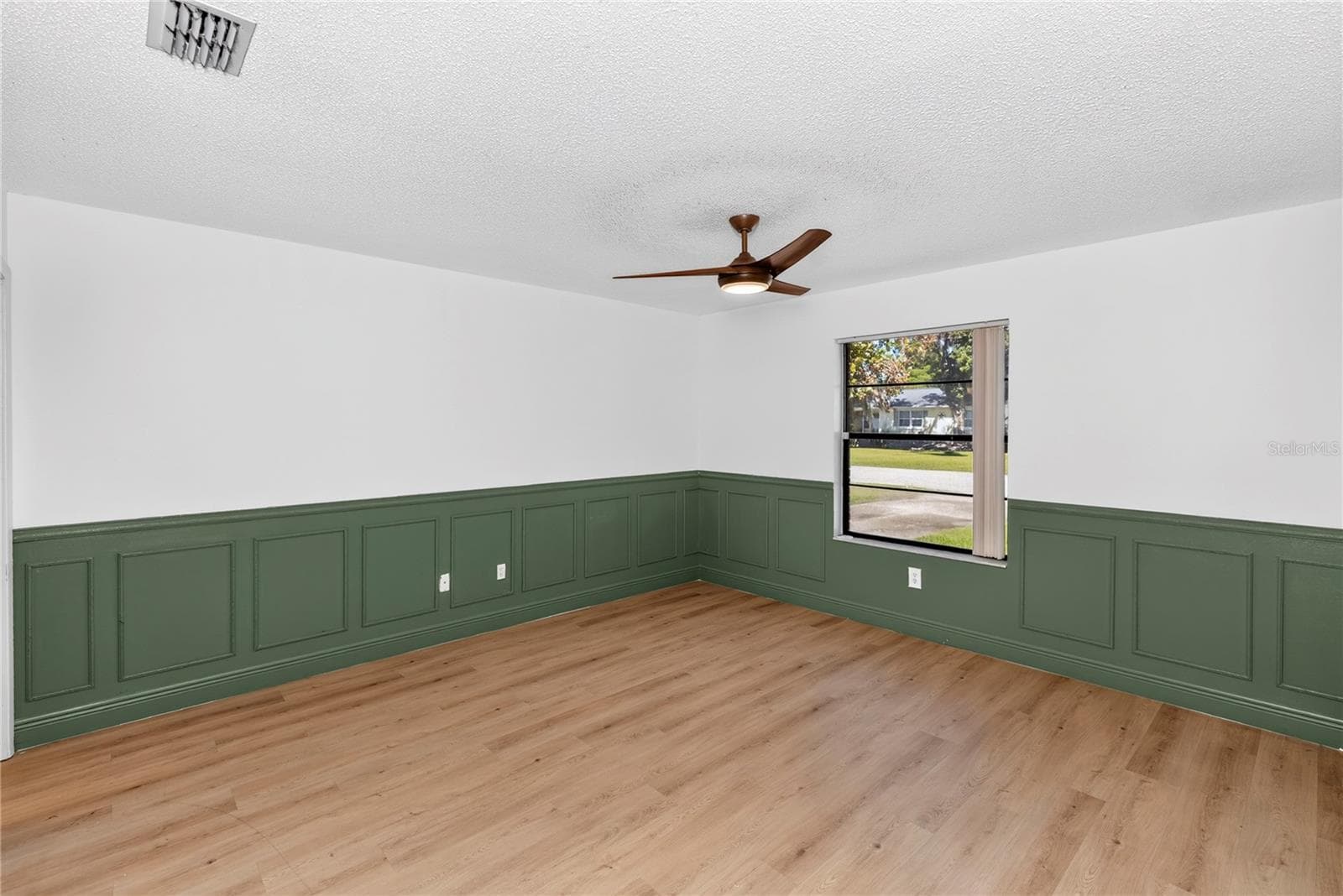 Single Family Residence at 209 DELESPINE DR, DEBARY, photo 9 of 29