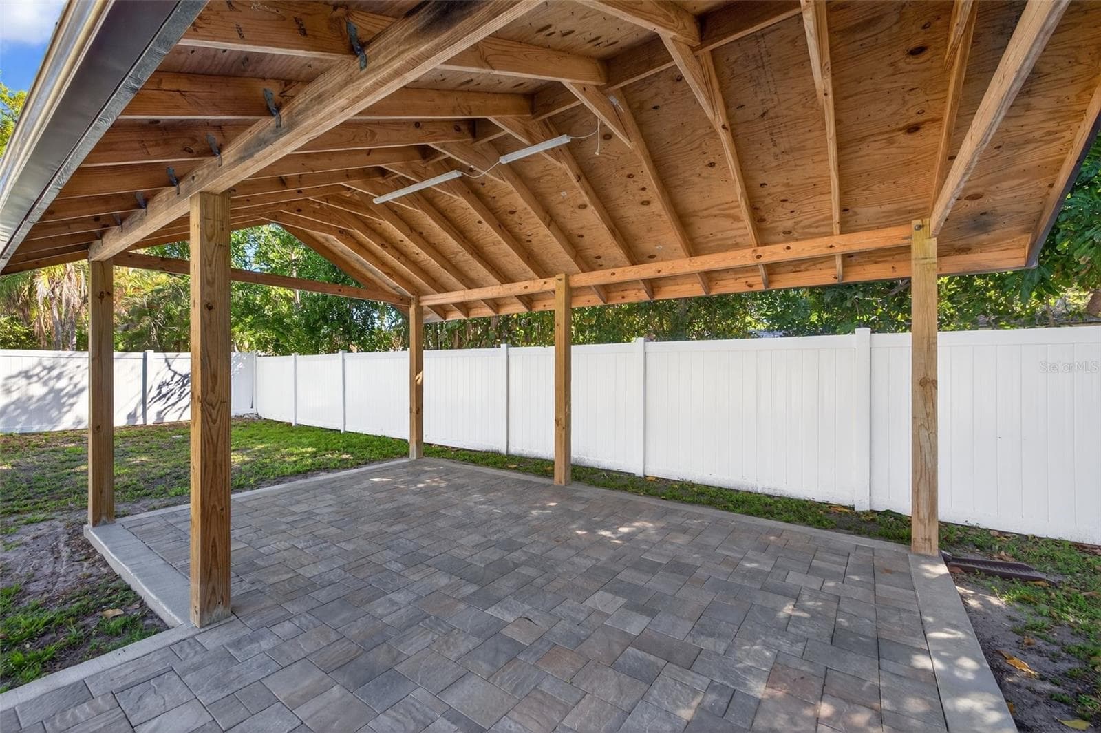 Single Family Residence at 4420 POMPANO DR SE, ST PETERSBURG, photo 19 of 32