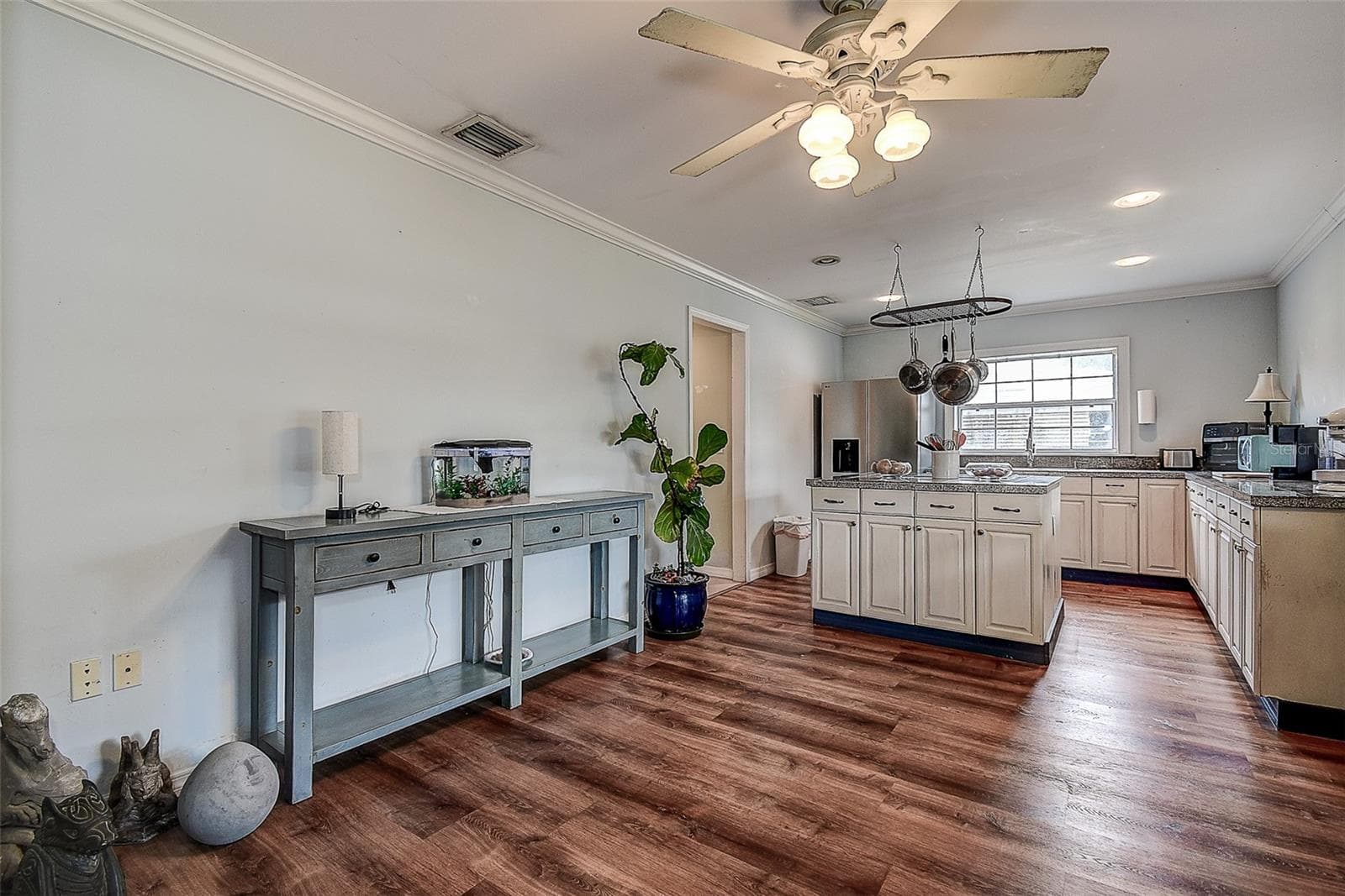 Huge Kitchen Entrance! - 1508 SUFFOLK ST N, ST PETERSBURG
