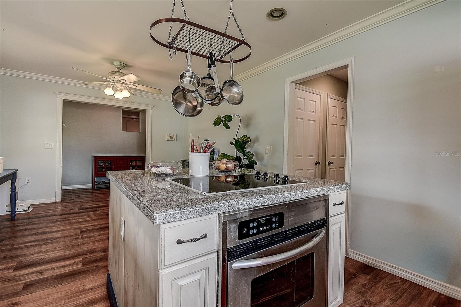 Convection Oven in Island - 1508 SUFFOLK ST N, ST PETERSBURG