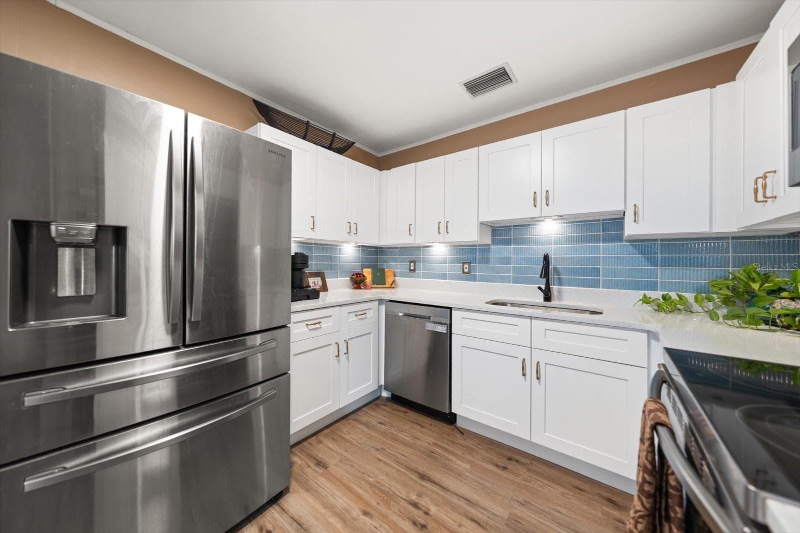 Single Family Residence at 1907 LAKEWOOD DR, CLEARWATER, photo 13 of 48