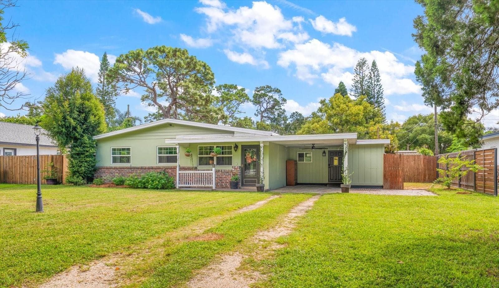 Single Family Residence at 1907 LAKEWOOD DR, CLEARWATER, photo 39 of 48