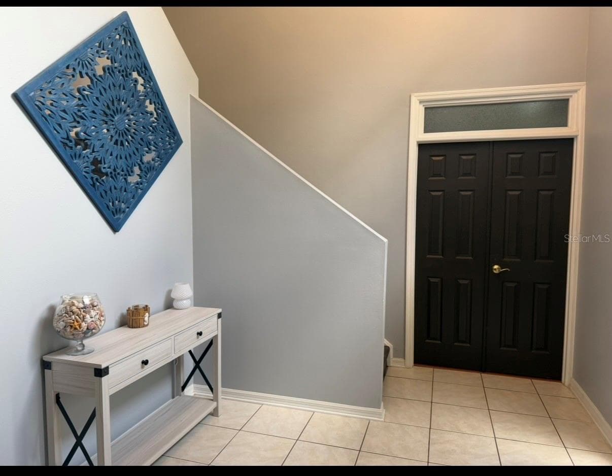 Foyer - 625 RED PEPPER LOOP, CHULUOTA