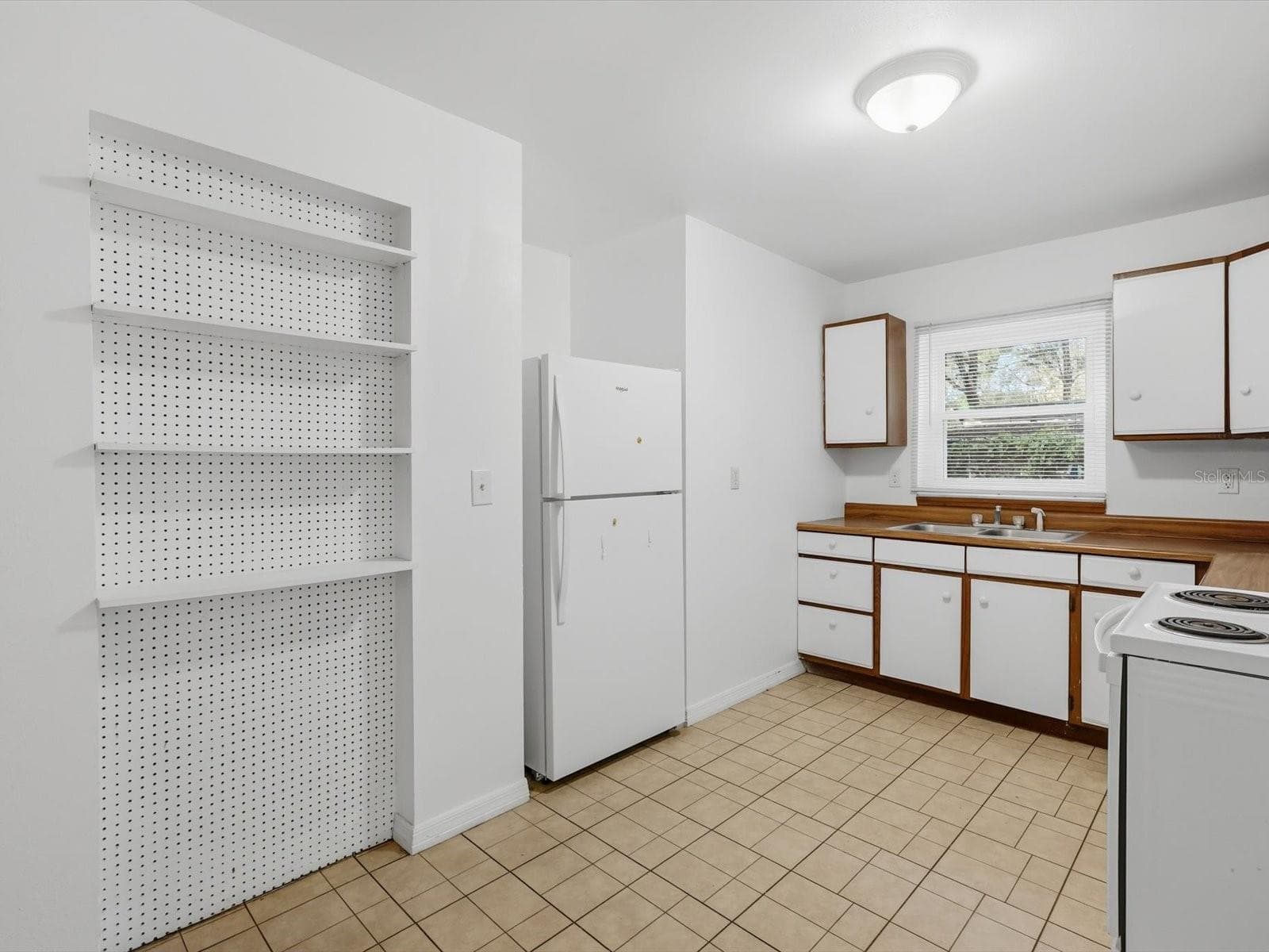 Single Family Residence at 20145 SE HIGHWAY 42, UMATILLA, photo 10 of 38