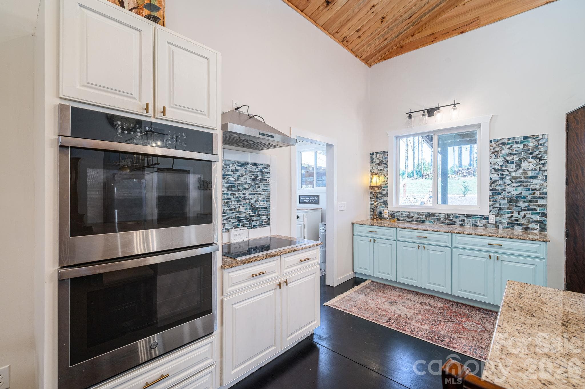 Double Oven - 136 Sellers Road, Kings Mountain