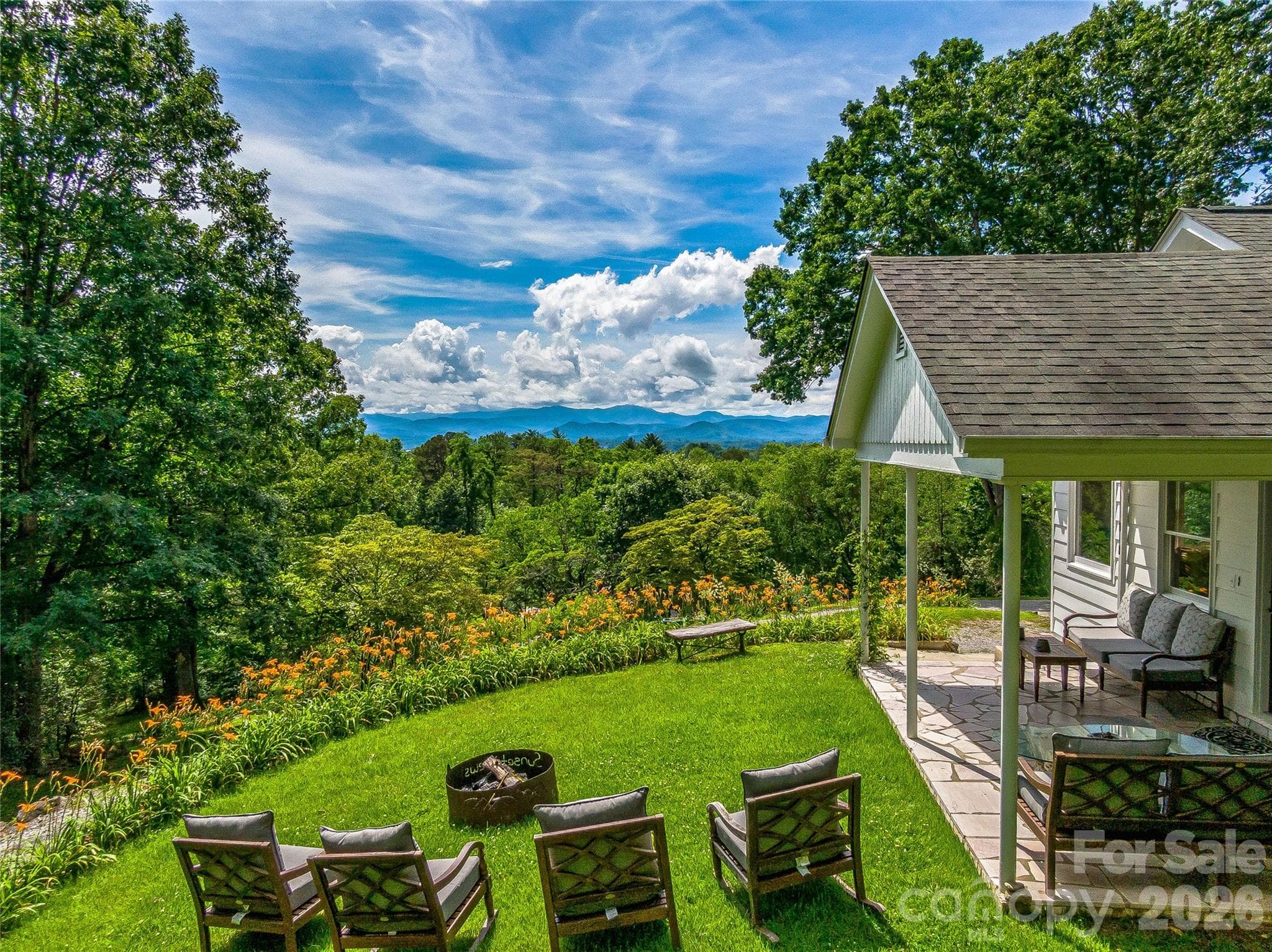 Single Family Residence at 170 Twin Springs Road, Hendersonville, photo 4 of 20