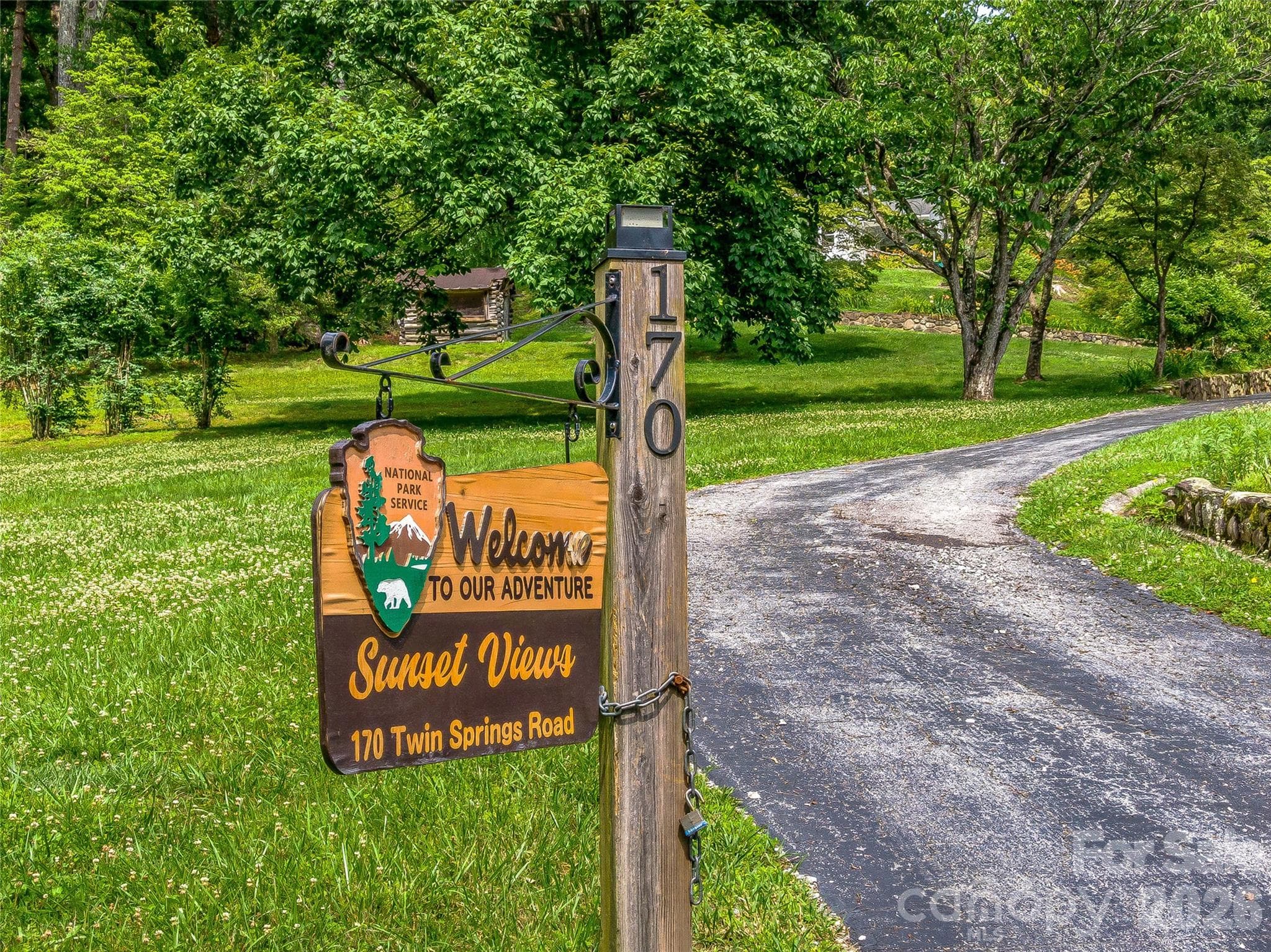 Single Family Residence at 170 Twin Springs Road, Hendersonville, photo 5 of 20