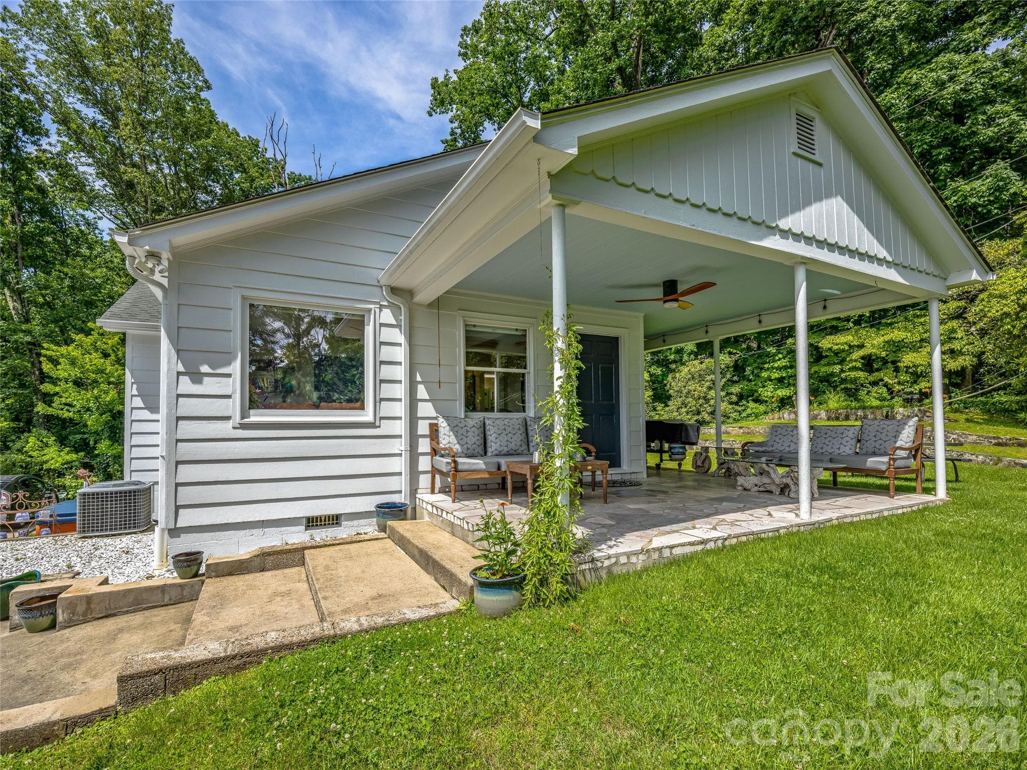 Single Family Residence at 170 Twin Springs Road, Hendersonville, photo 9 of 20