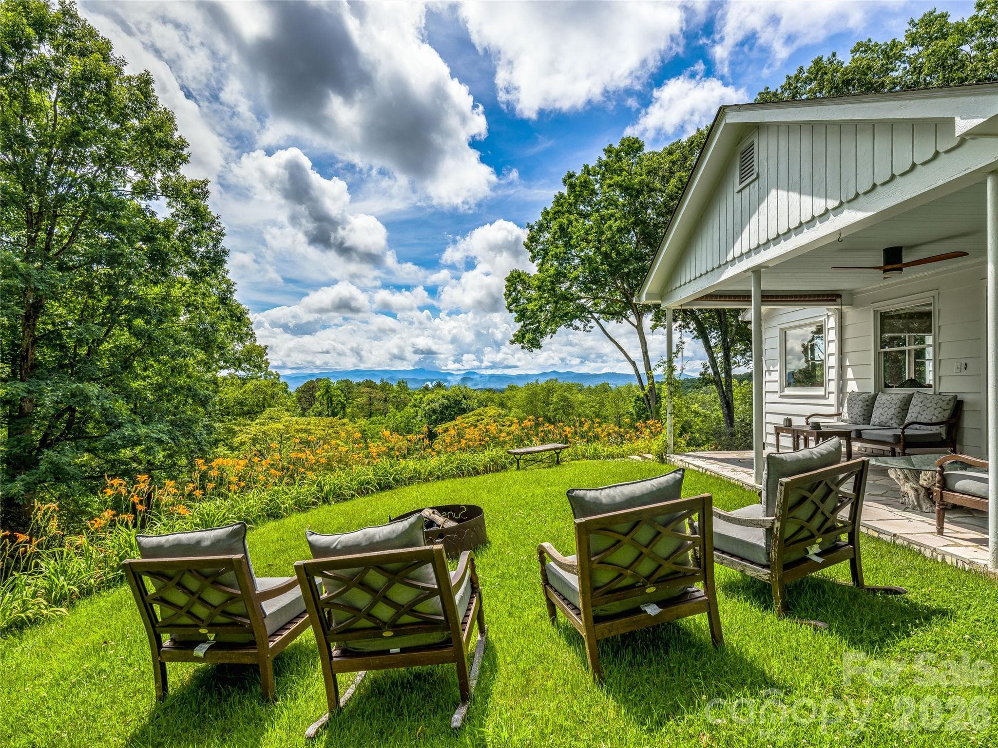 Single Family Residence at 170 Twin Springs Road, Hendersonville, photo 10 of 20
