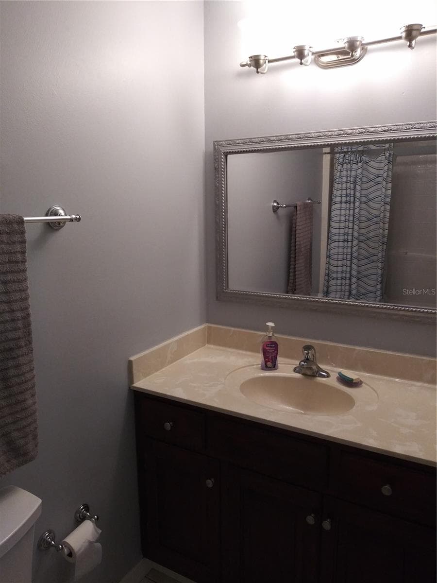 Bathroom 2 - 625 RED PEPPER LOOP, CHULUOTA