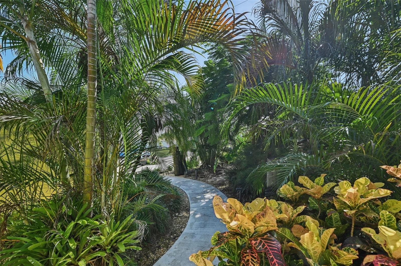 Tropical landscaping path to front - 1248 JEFFERSON DR, ENGLEWOOD