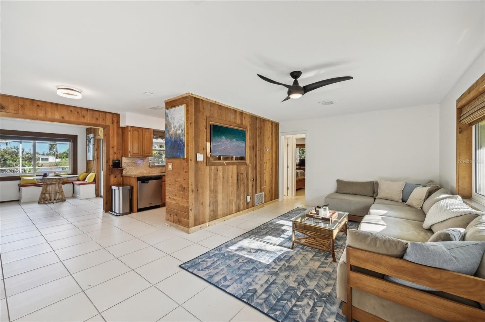 Large bright and open living area - 1248 JEFFERSON DR, ENGLEWOOD