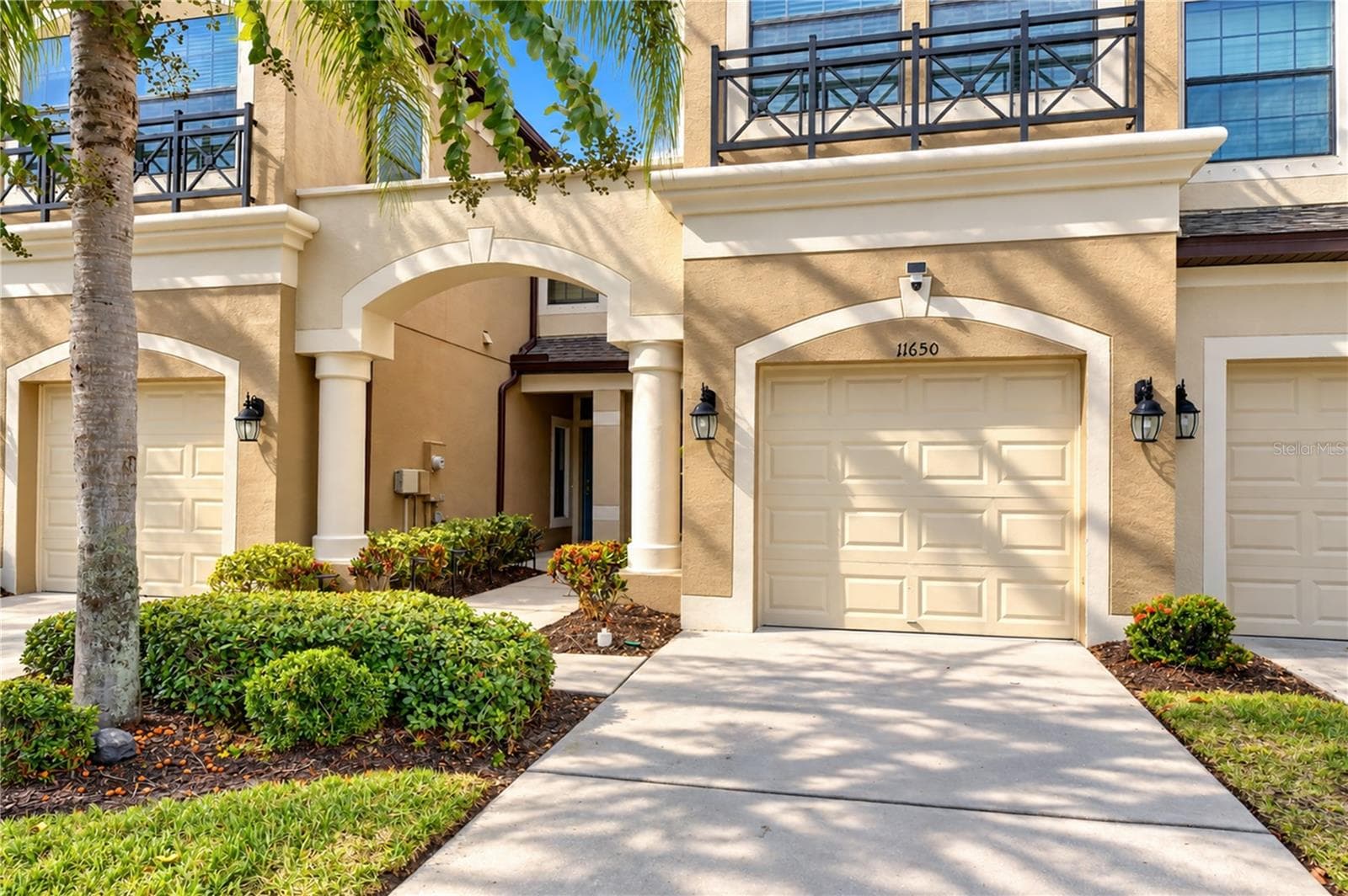 Townhouse at 11650 CROWNED SPARROW LN, TAMPA, photo 3 of 57