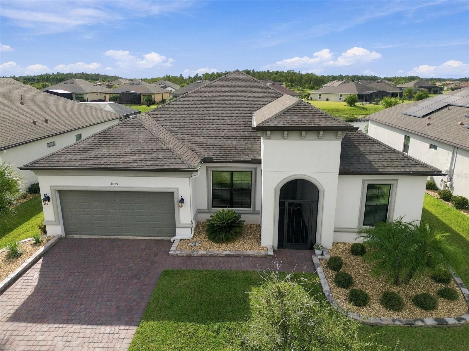 Professionally landscaped - 4085 VIA TOLEDO CT, POINCIANA