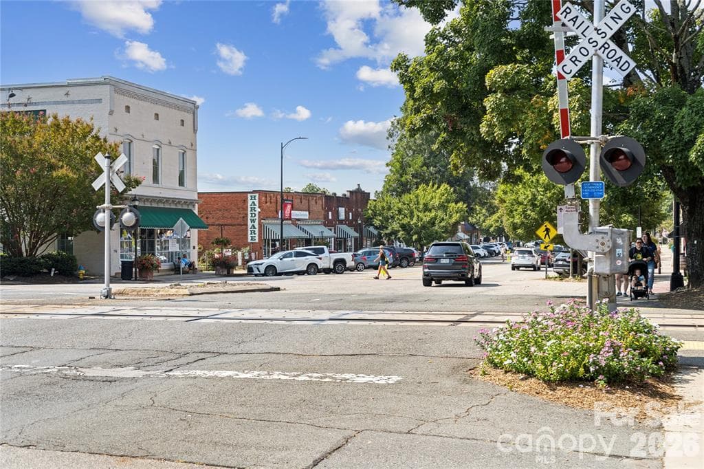 4.4 miles from to downtown Matthews - Matthews