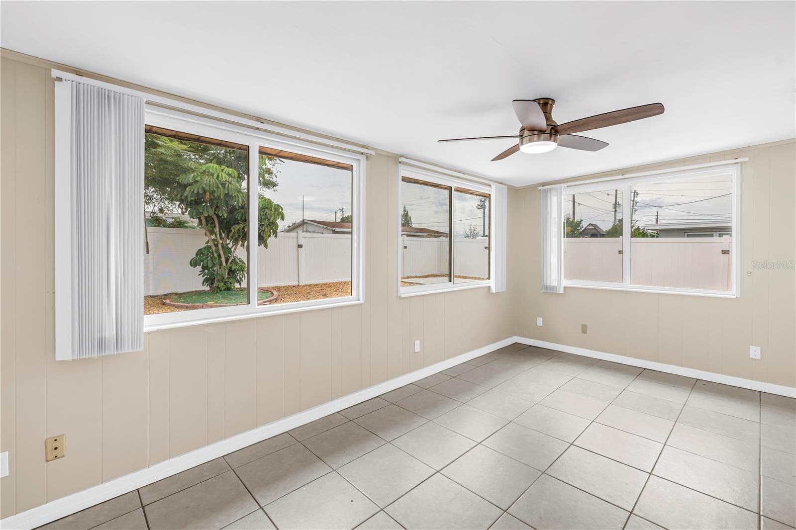 back/flex room - 1516 DERRICK ST, HOLIDAY