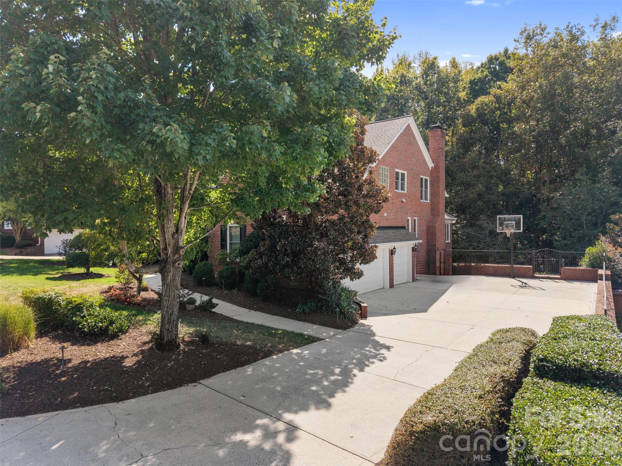 Single Family Residence at 2042 Maynard Road, Charlotte, photo 4 of 47