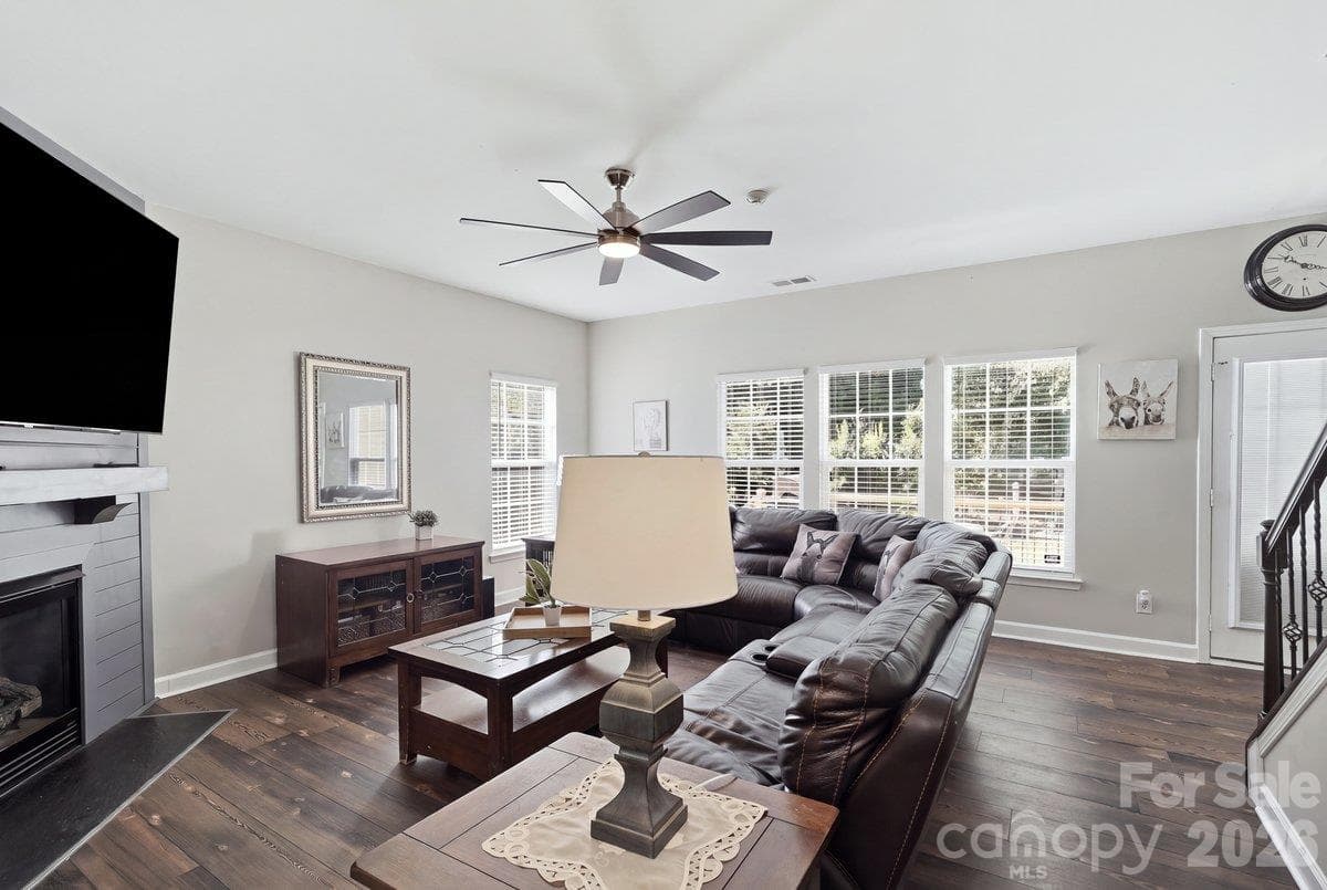 Single Family Residence at 1008 Grayscroft Drive, Waxhaw, photo 3 of 48