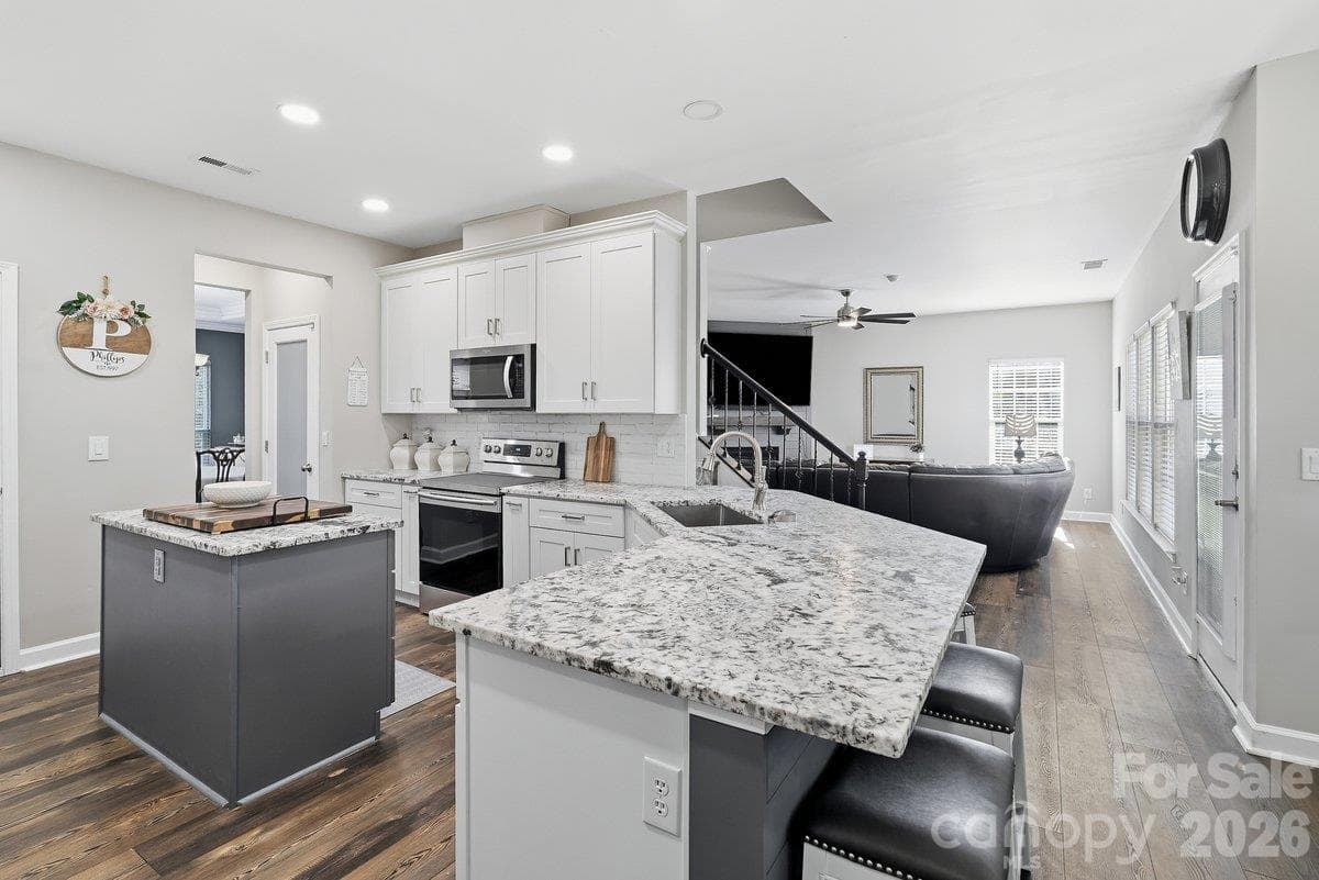 Single Family Residence at 1008 Grayscroft Drive, Waxhaw, photo 6 of 48