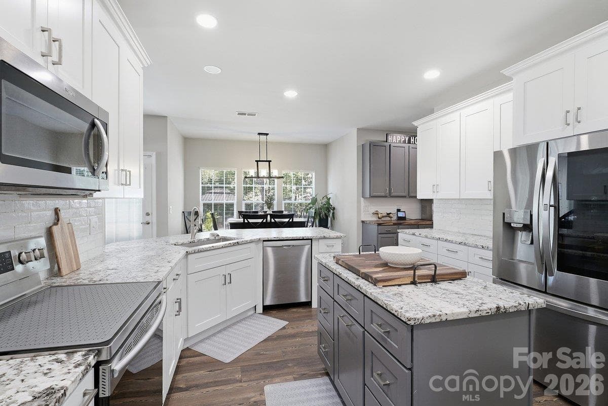 Single Family Residence at 1008 Grayscroft Drive, Waxhaw, photo 8 of 48