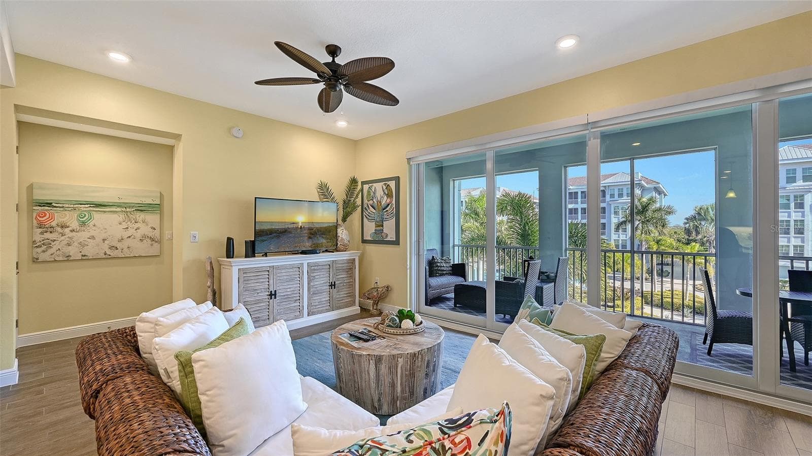 Condominium at 388 ARUBA CIR #201, BRADENTON, photo 9 of 80
